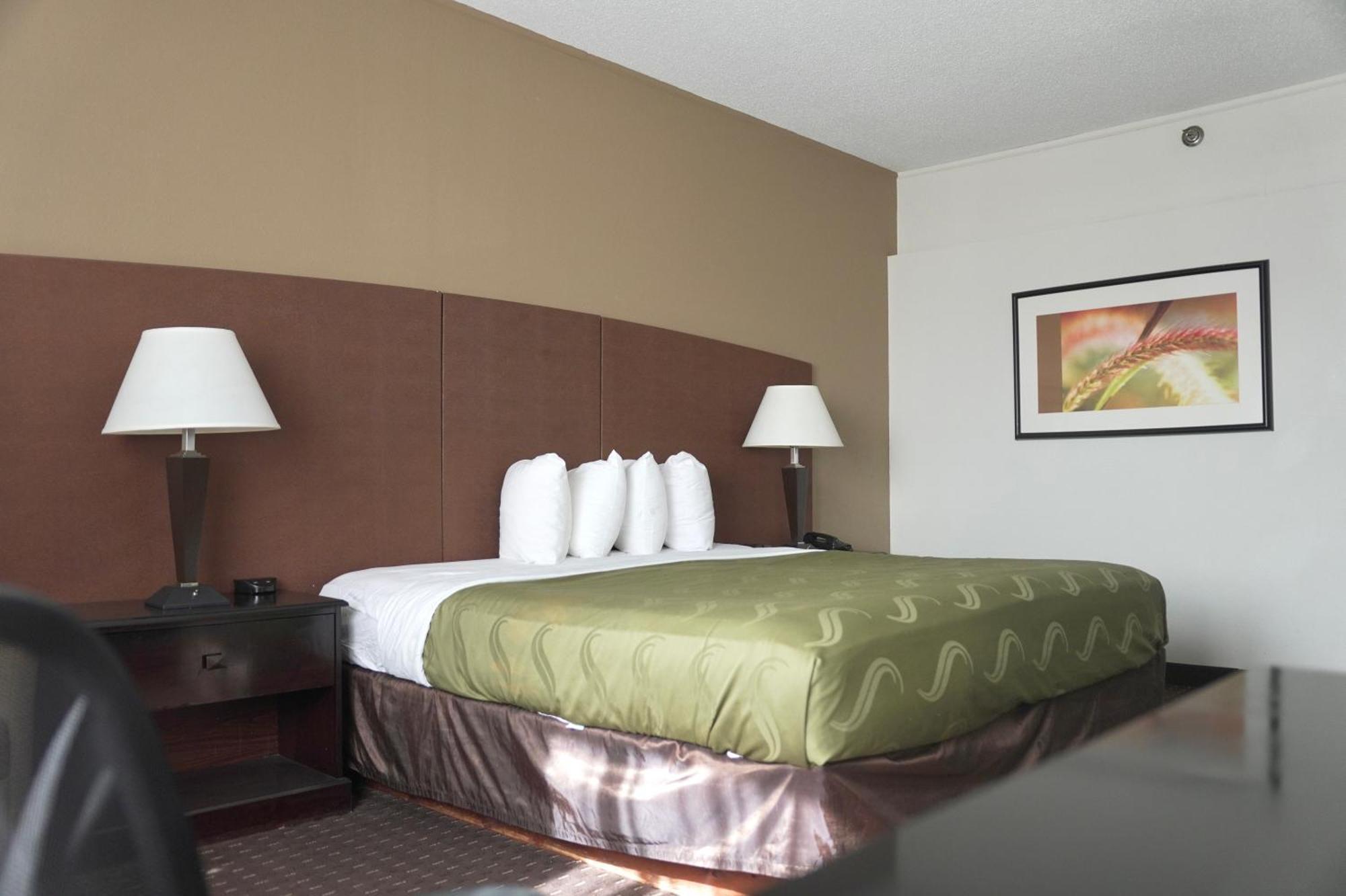 American Inn & Suites Waterford Bilik gambar