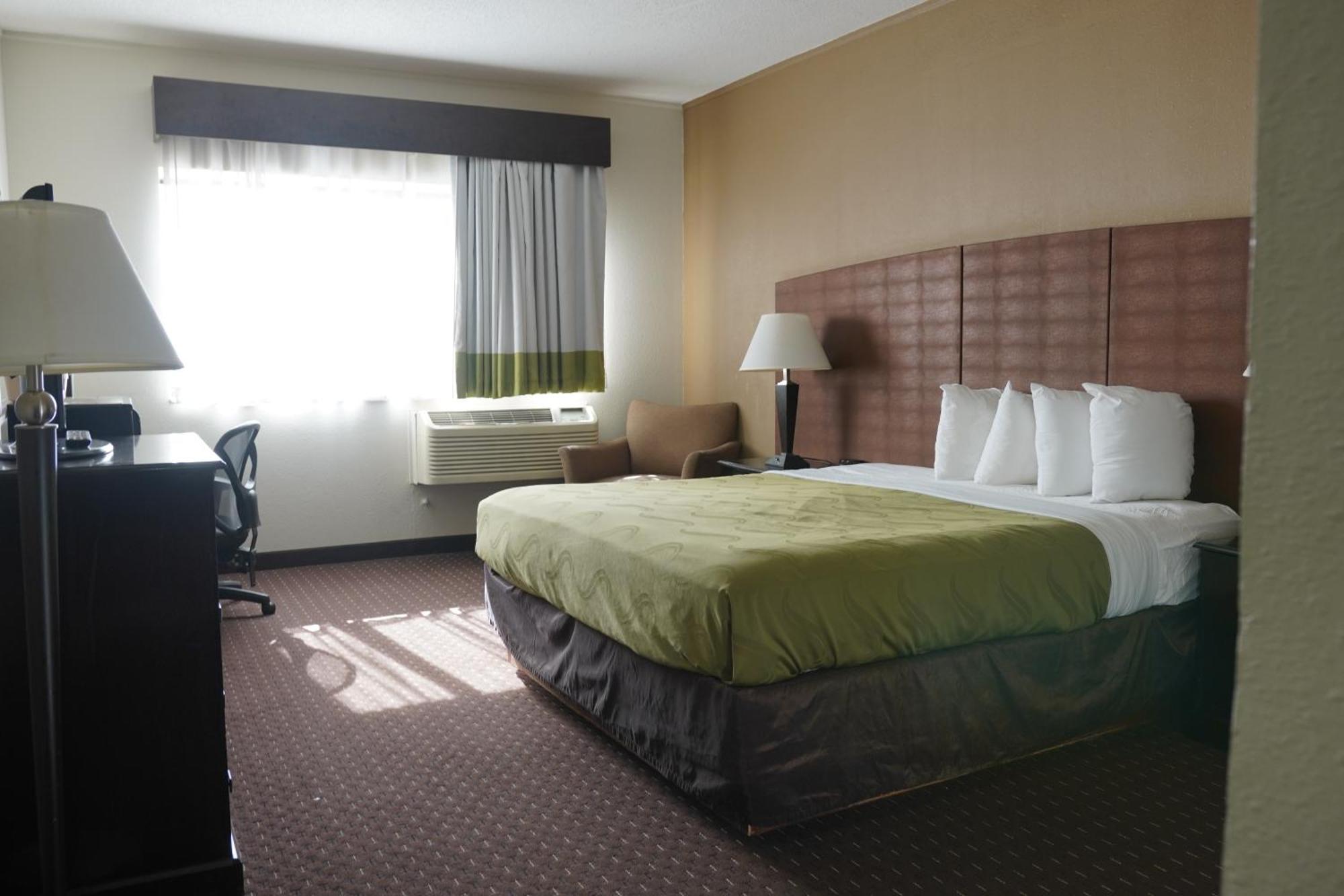 American Inn & Suites Waterford Bilik gambar