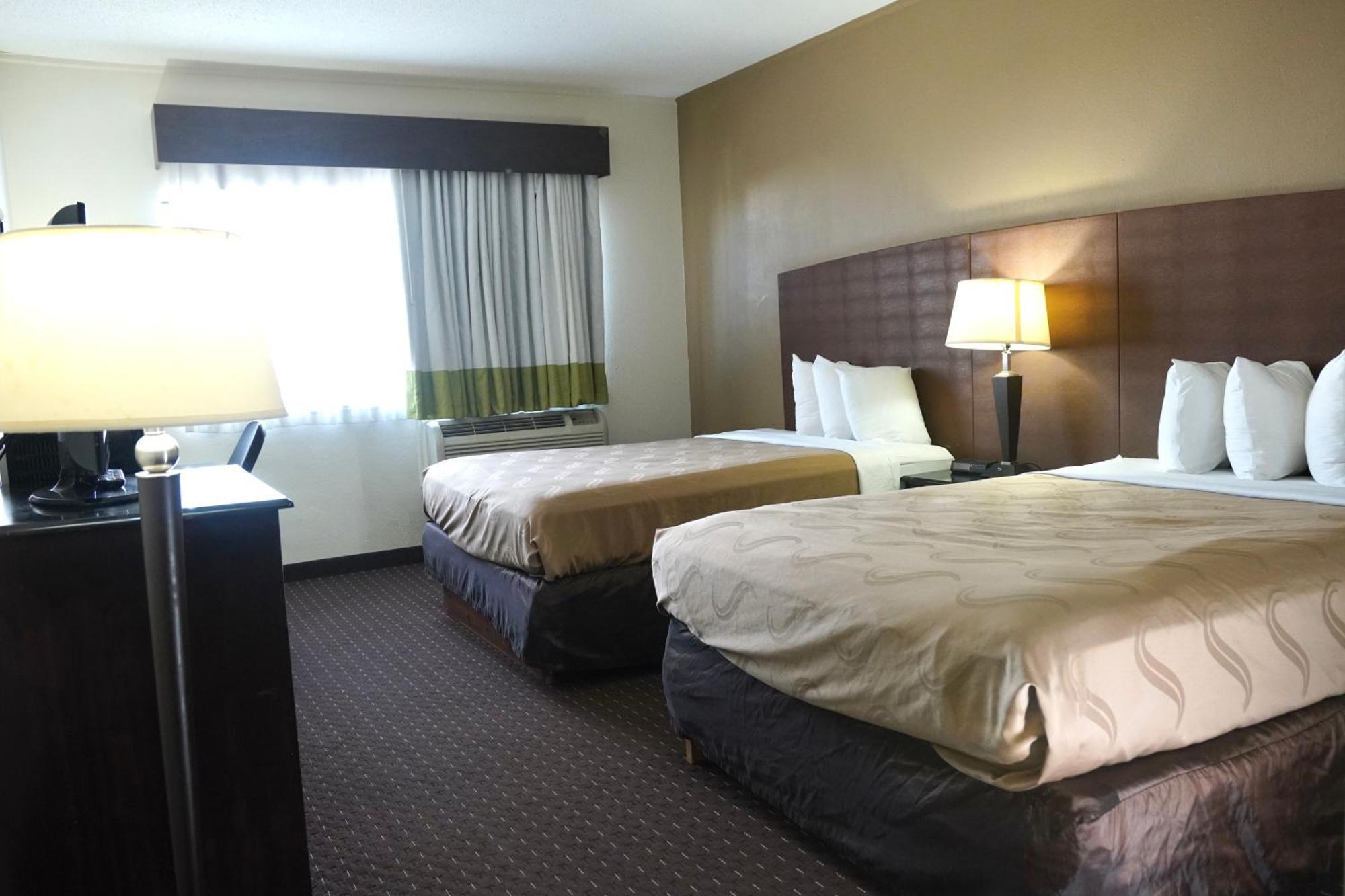 American Inn & Suites Waterford Bilik gambar